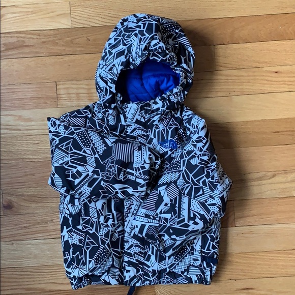 2T black and white North face coat - Picture 3 of 8